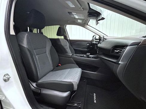 Certified 2023 Nissan Rogue SV FWD image 15