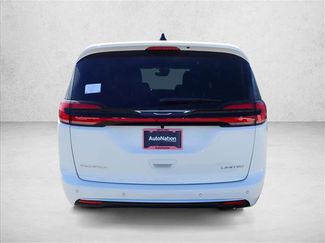 New 2027 Chrysler Pacifica Limited FWD video 3
