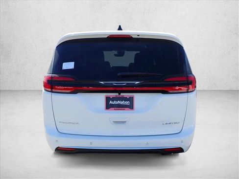 New 2027 Chrysler Pacifica Limited FWD image 3