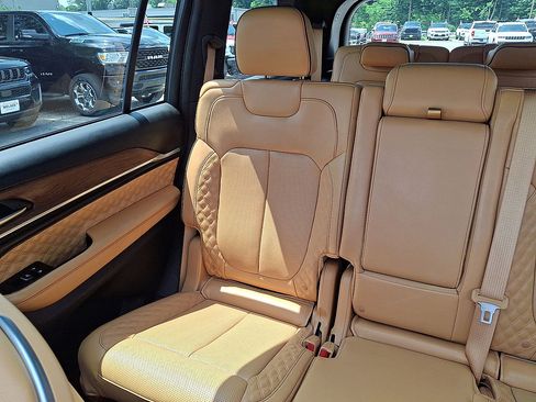 Used 2024 Jeep Grand Cherokee L Summit AWD/4WD image 12