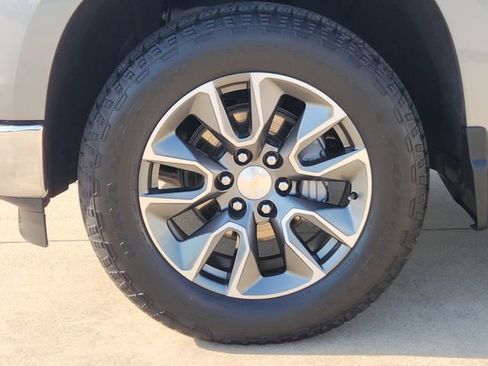 Used 2023 Chevrolet Silverado 1500 LT AWD/4WD image 10