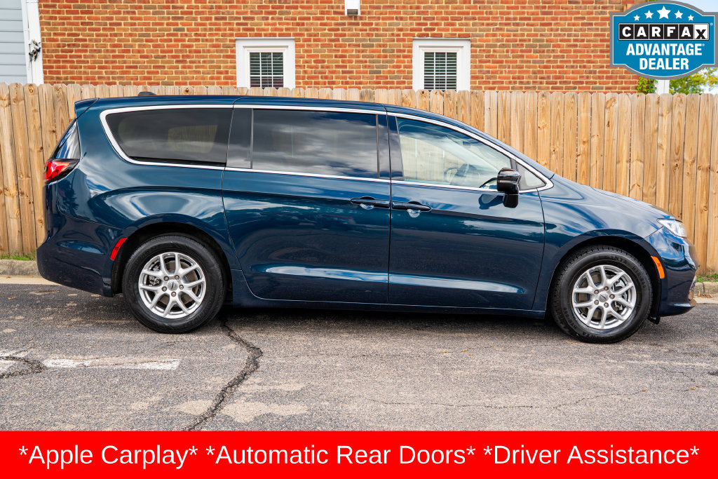 Used 2024 Chrysler Pacifica Touring-L FWD image 5