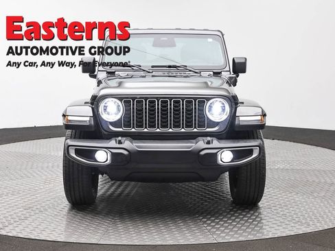 Used 2025 Jeep Wrangler Unlimited Sahara AWD/4WD image 2