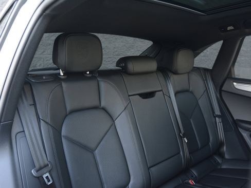 Certified 2026 Porsche Macan image 39