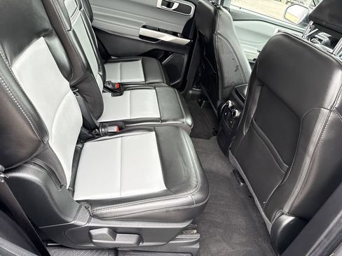 Certified 2022 Ford Explorer XLT w/ XLT Sport Appearance Package AWD/4WD image 13