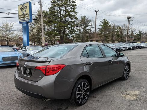 Used 2017 Toyota Corolla SE w/ SE Premium Package FWD image 7