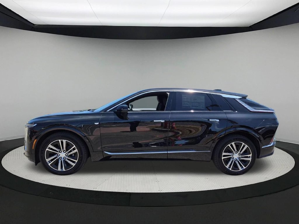 Used 2026 Cadillac Lyriq Luxury AWD/4WD image 2