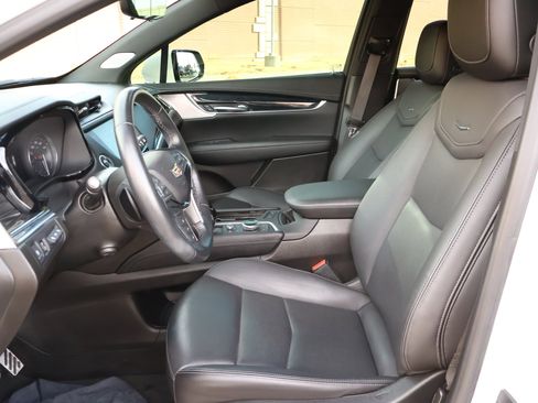 Used 2021 Cadillac XT5 Premium Luxury image 12