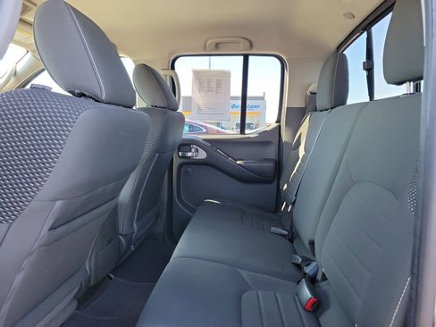 Used 2018 Nissan Frontier PRO-4X image 11