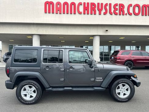 Used 2017 Jeep Wrangler Unlimited Sport w/ Quick Order Package 24S AWD/4WD image 4