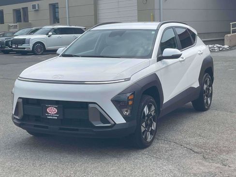Used 2024 Hyundai Kona SEL AWD/4WD image 3