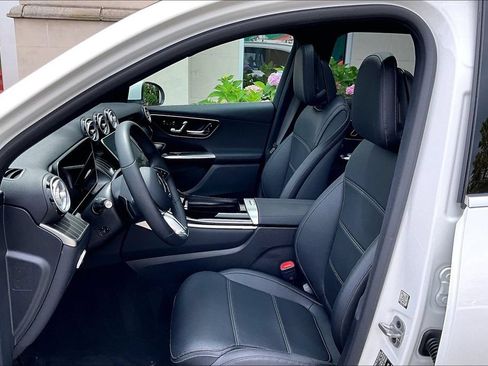 Used 2025 Mercedes-Benz GLC 350e 4MATIC image 27