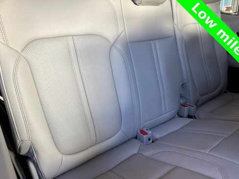 Used 2024 Jeep Wagoneer Base image 19