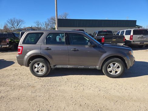 Used 2011 Ford Escape XLS w/ 101A Rapid Spec Order Code image 2