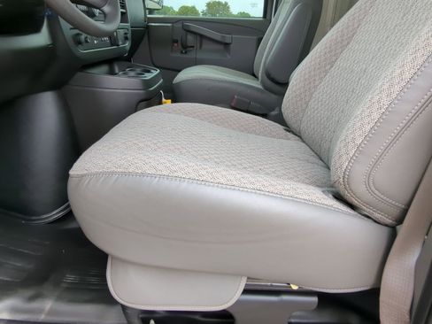 New 2025 GMC Savana 3500 w/ Power Convenience Package image 18