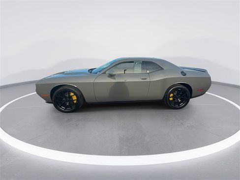 Used 2018 Dodge Challenger SXT image 5