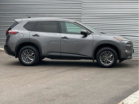 Used 2023 Nissan Rogue S image 11