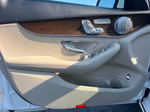 Used 2021 Mercedes-Benz C 300 4MATIC Sedan image 10