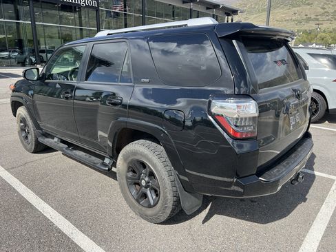 Used 2017 Toyota 4Runner SR5 image 7