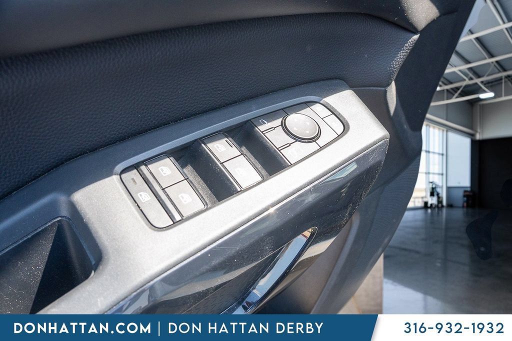 Used 2024 Nissan Pathfinder SV AWD/4WD image 15