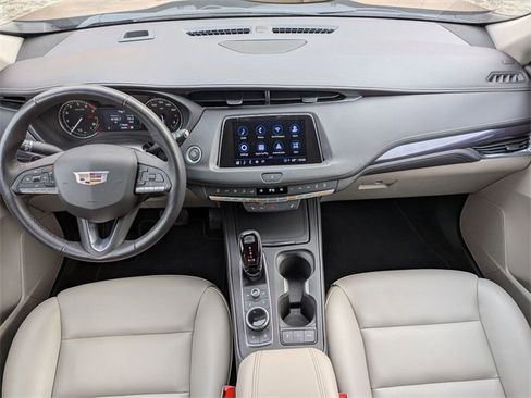 Certified 2023 Cadillac XT4 Luxury w/ Cold Weather Package image 19