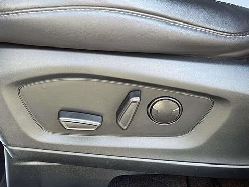Used 2022 Ford Explorer XLT w/ Equipment Group 202A RWD image 18