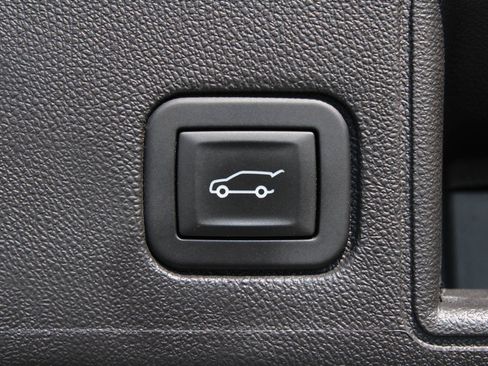 Used 2024 GMC Terrain SLT w/ Elevation Edition AWD/4WD image 9