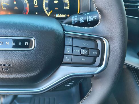 Used 2024 Jeep Wagoneer Series II image 25