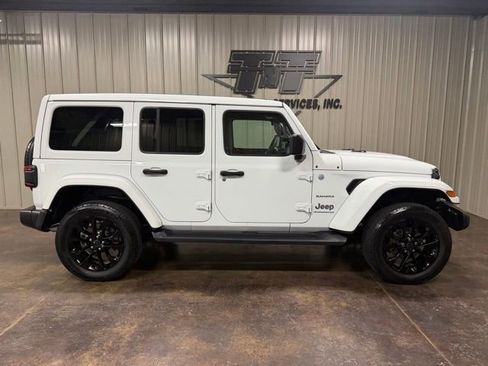 Used 2024 Jeep Wrangler Unlimited Sahara w/ Technology Group AWD/4WD image 6