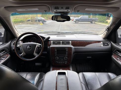Used 2009 GMC Yukon XL Denali image 12