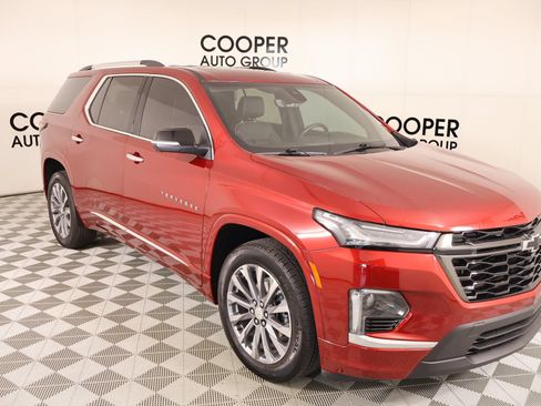 Used 2023 Chevrolet Traverse Premier FWD image 1