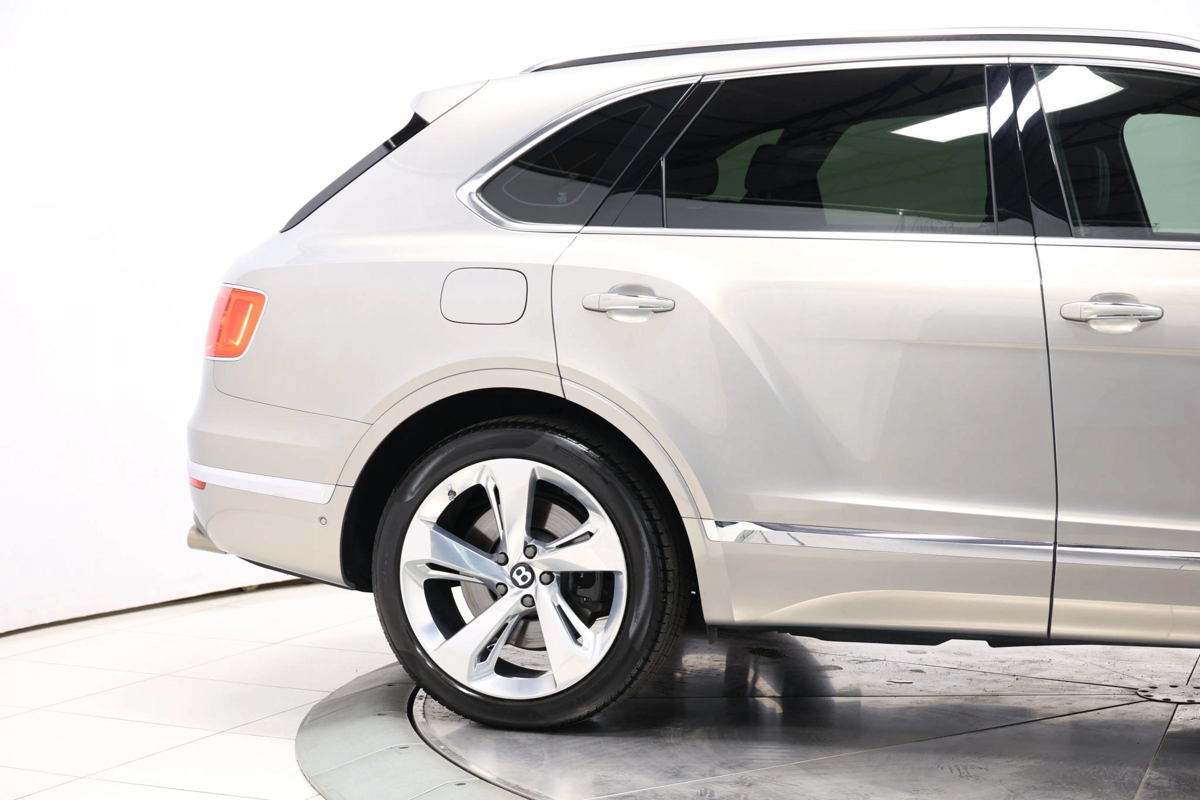 Used 2018 Bentley Bentayga Onyx Edition AWD/4WD image 82