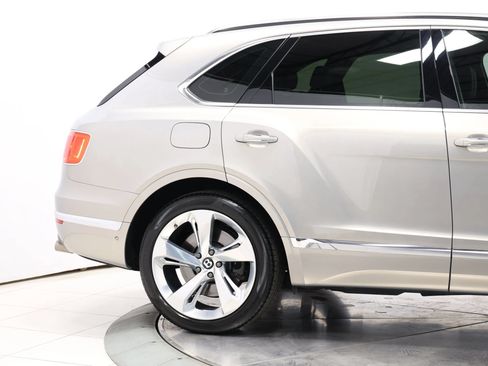 Used 2018 Bentley Bentayga Onyx Edition AWD/4WD image 82