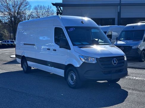 Used 2025 Mercedes-Benz Sprinter 2500 image 1