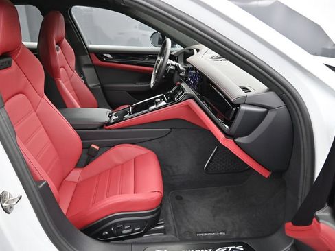 Certified 2026 Porsche Panamera GTS AWD/4WD image 31