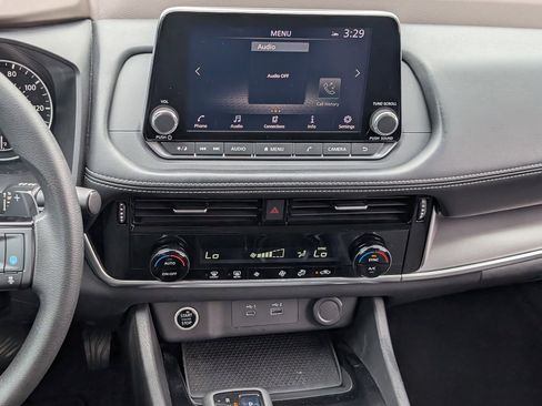 Used 2022 Nissan Rogue SV FWD image 12