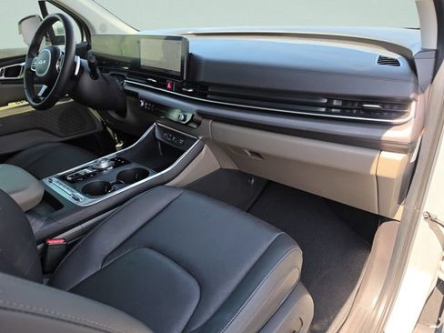 Used 2025 Kia Carnival SX FWD image 20