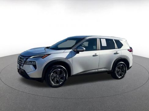 Used 2025 Nissan Rogue SV image 8