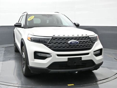 Used 2023 Ford Explorer XLT w/ Equipment Group 202A AWD/4WD image 7