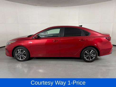 Used 2024 Kia Forte LXS w/ LXS Technology Package FWD image 6