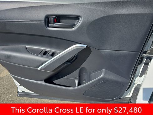 Used 2024 Toyota Corolla Cross LE AWD/4WD image 31
