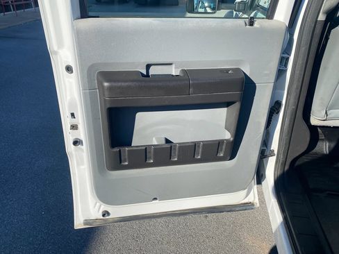 Used 2013 Ford F550 4x4 Crew Cab Super Duty w/ Payload Upgrade Pkg image 21