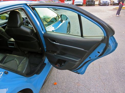 Used 2023 Toyota Camry SE w/ Convenience Package image 17