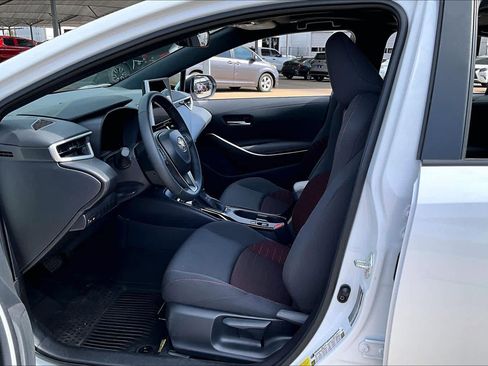 Used 2025 Toyota Corolla SE image 8