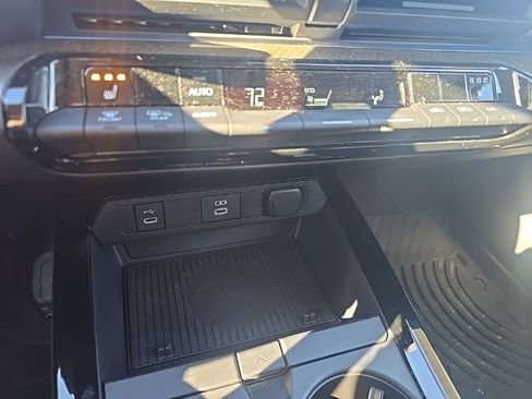 Certified 2024 Toyota Prius Limited image 17