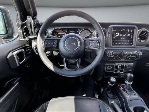 Used 2023 Jeep Gladiator Sport AWD/4WD image 9