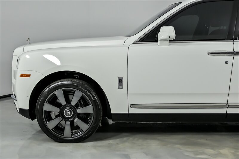 Used 2023 Rolls-Royce Cullinan w/ Leather Finishing Pack AWD/4WD image 6