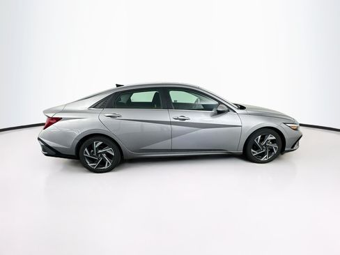 Used 2025 Hyundai Elantra SEL FWD image 10