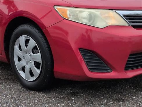 Used 2014 Toyota Camry L image 11