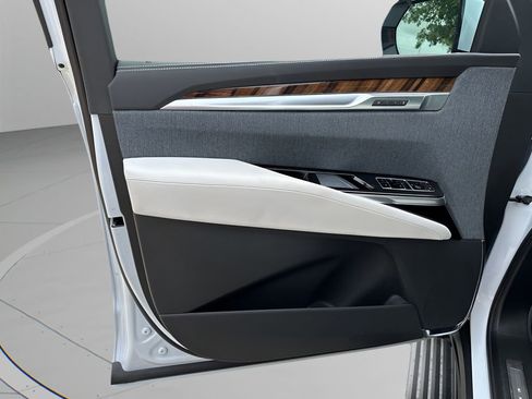 New 2026 Cadillac Escalade Platinum Sport w/ LPO, Floor Liner Package AWD/4WD image 29